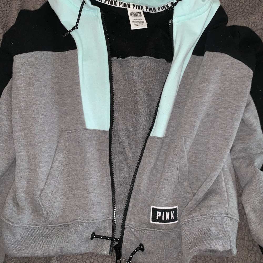 Cropped pink sweater